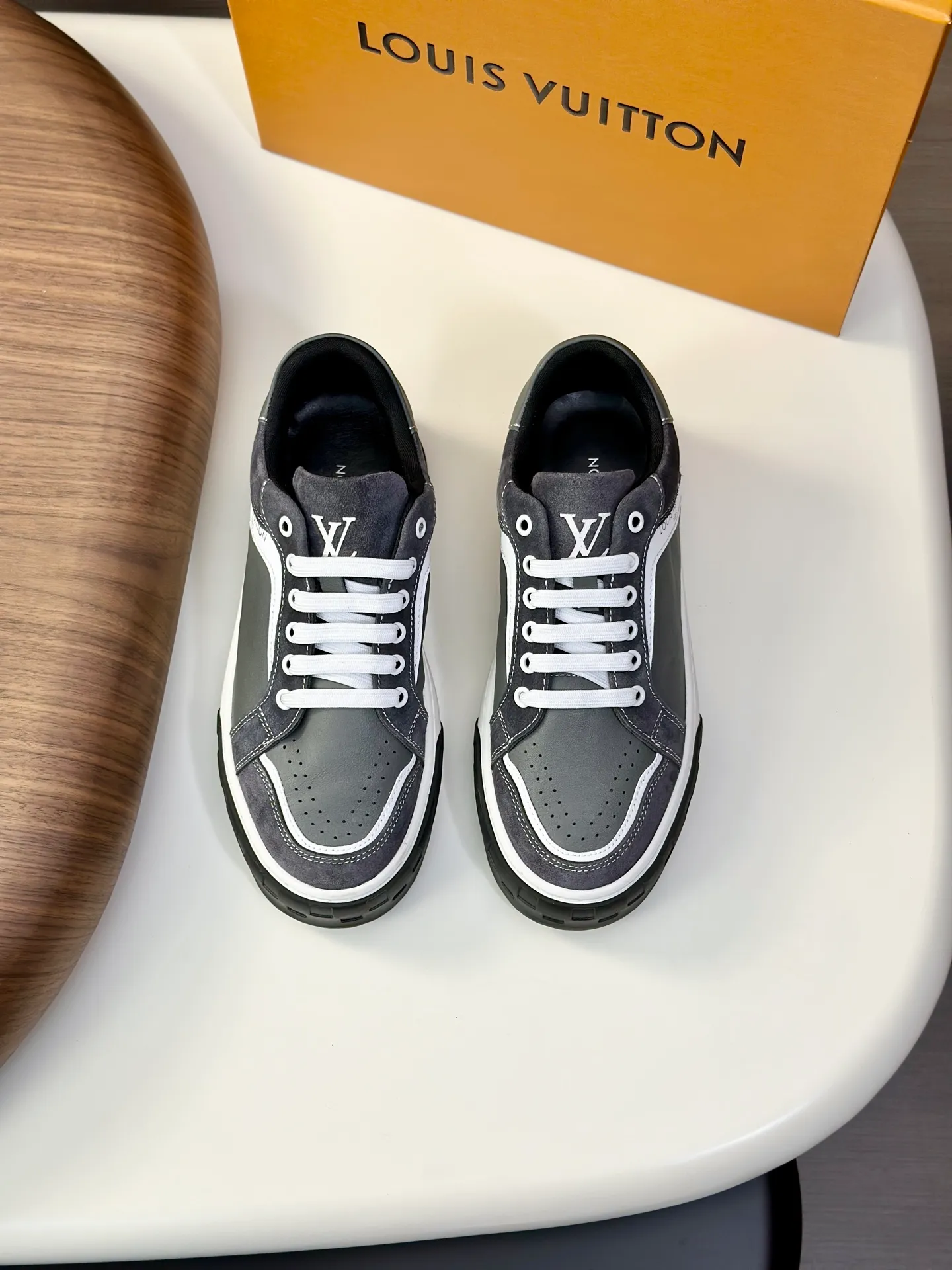 Men's shoes💰740 Lv 🔍Top purchasing agent🇮🇹 Louis Vuitton, the sports sneaker counter is synchronized, the uppers are imported from Italy, high-quality splicing colorful and complex crafts, the imported mesh padding is soft and comfortable, soles: original soles specially provided by the original factory, T men's men's shoes 💰U exclusive movable molded soles are super comfortable, original factory and single goods, 🔍🔍high quality, you can enter and leave the counter at will, welcome to compare, code number 38-44 (customized 45)